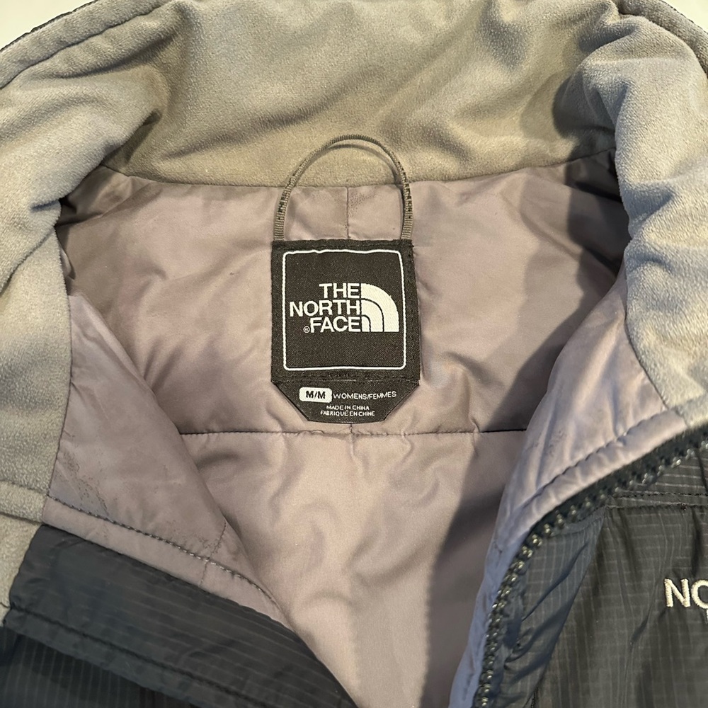 Women’s North Face Puffer - Picture 3 of 3